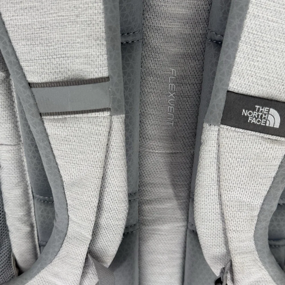 North Face Vault Backpack Silver Gray Flexvent Padded Compartment
